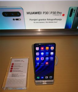 Roaming-Electronics-Huawei-P30-promocija-3